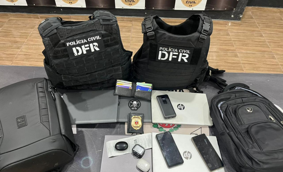 PCPR prende estrangeiros com notebooks furtados em Curitiba