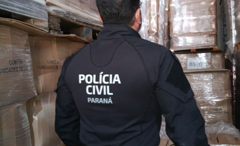 PCPR prende homem e apreende mais de 8,4 mil garrafas de vinho falsificadas em Curitiba