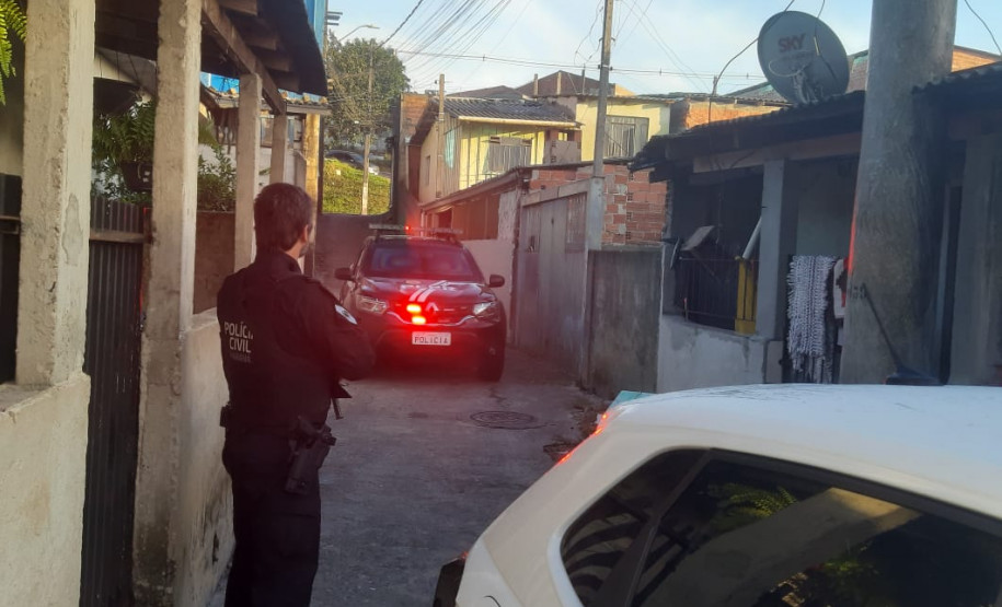 PCPR prende três pessoas por comércio ilegal de produtos em Curitiba