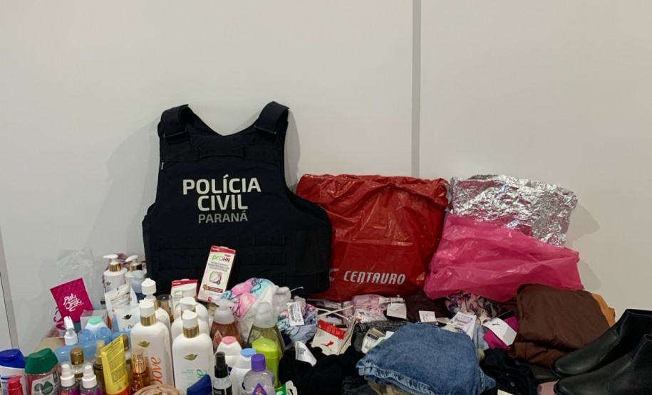 PCPR prende três pessoas por comércio ilegal de produtos em Curitiba