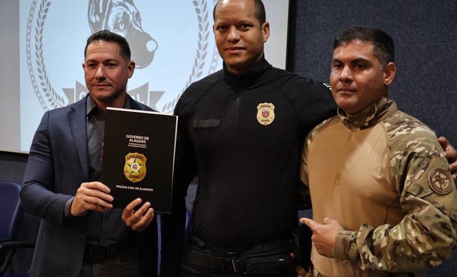 Servidor da PCPR conclui Curso de Condutor de cães de faro policial em Alagoas