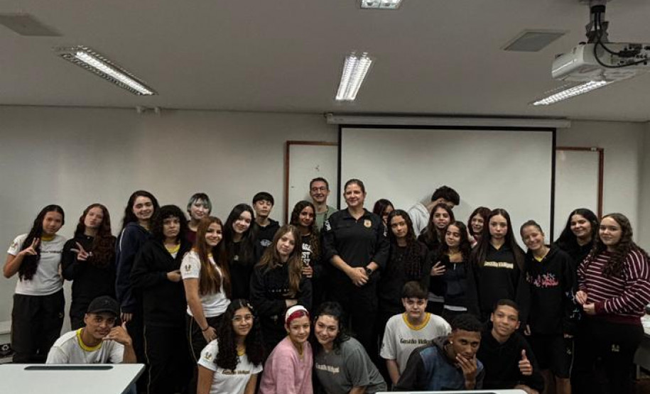 PCPR promove palestras sobre prevenção às drogas e conscientiza cerca de 400 jovens em Maringá
