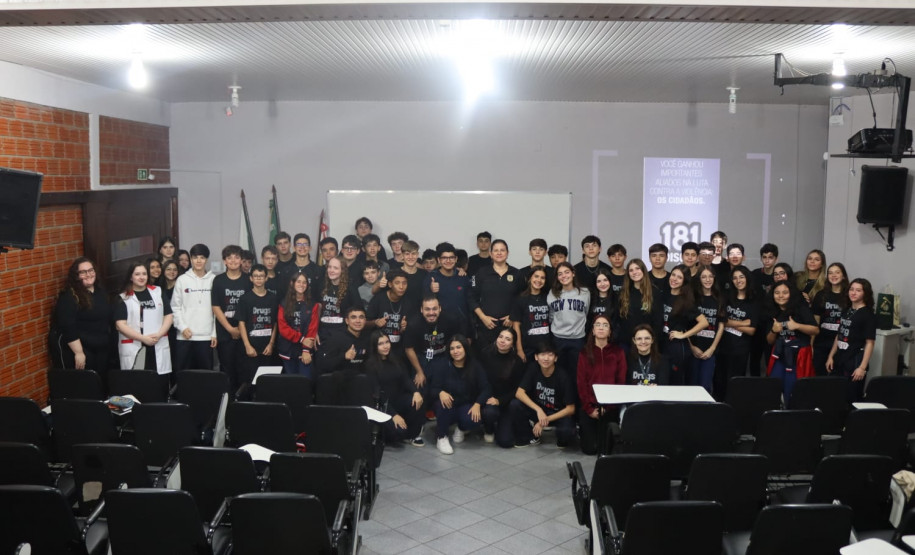 PCPR promove palestras sobre prevenção às drogas e conscientiza cerca de 400 jovens em Maringá