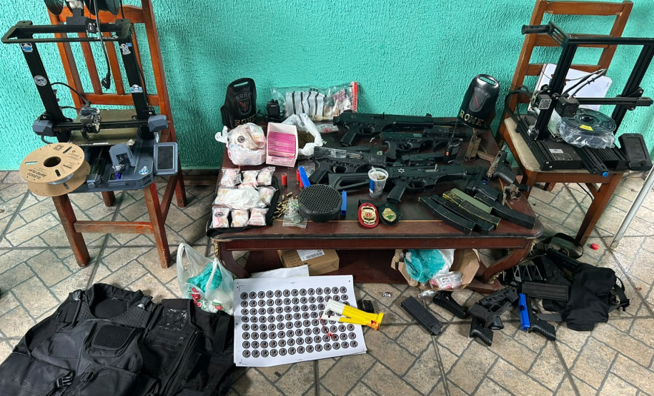 PCPR e PMPR localizam foragido e apreendem armas, munições e drogas em Piraquara