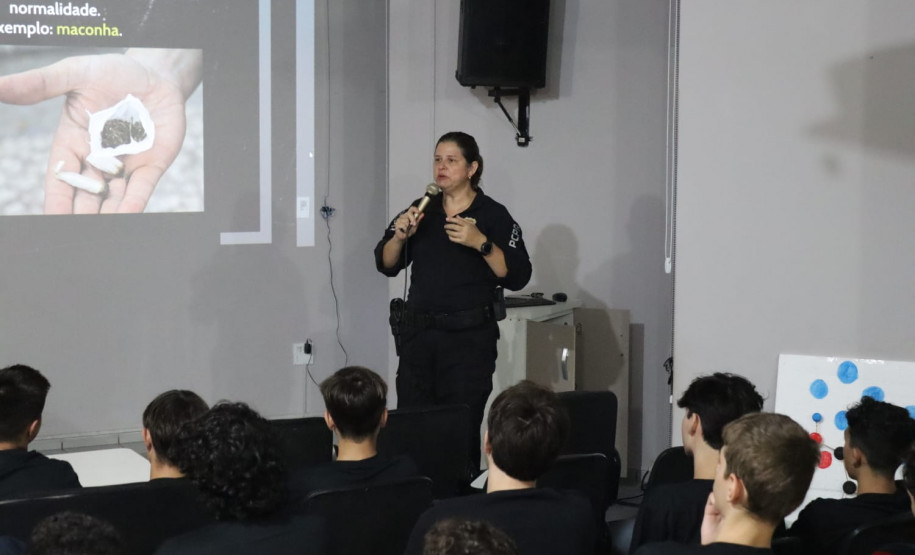 PCPR promove palestras sobre prevenção às drogas e conscientiza cerca de 400 jovens em Maringá