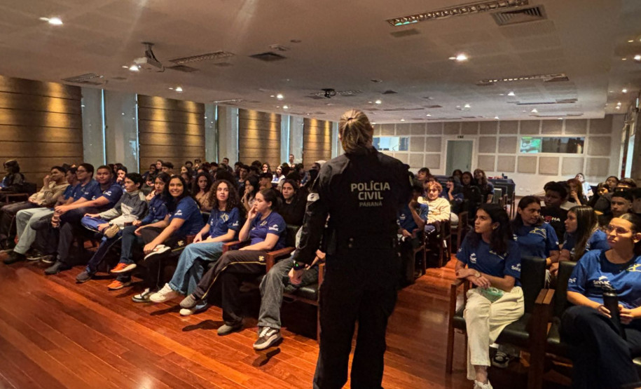 PCPR promove palestras sobre prevenção às drogas e conscientiza cerca de 400 jovens em Maringá