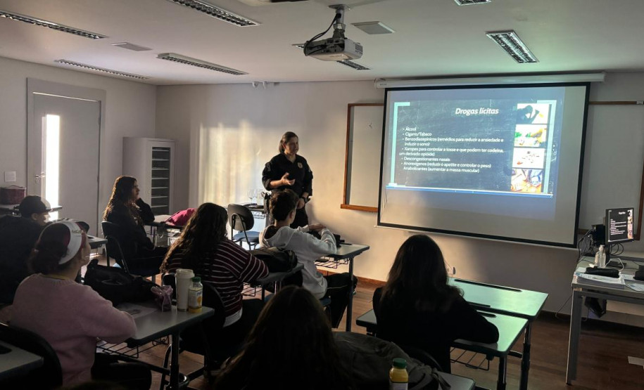PCPR promove palestras sobre prevenção às drogas e conscientiza cerca de 400 jovens em Maringá