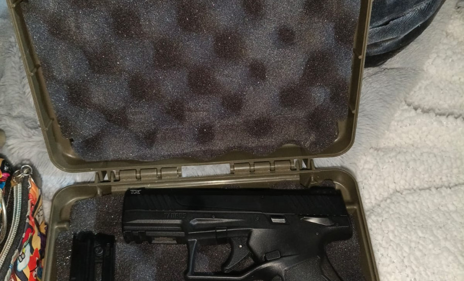PCPR prende casal e apreende armas, munições e equipamentos durante operação em Curitiba