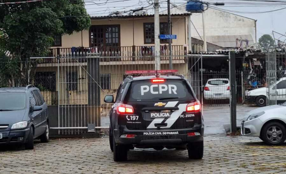 PCPR prende cinco pessoas suspeitas de aplicar golpes de falso financiamento de veículos em Curitiba