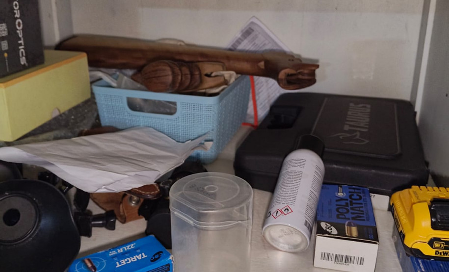 PCPR prende casal e apreende armas, munições e equipamentos durante operação em Curitiba