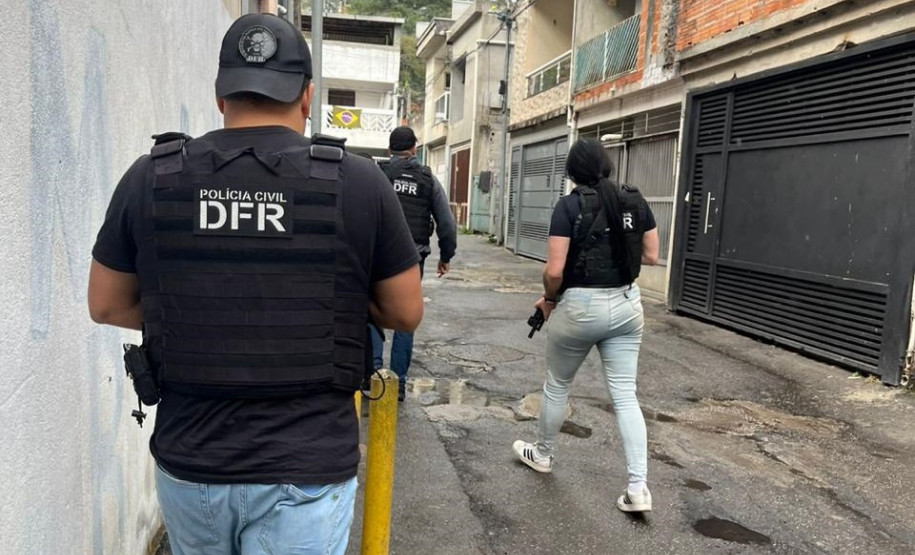 PCPR prende dois suspeitos de integrar grupo especializado em furtos a apartamentos de luxo