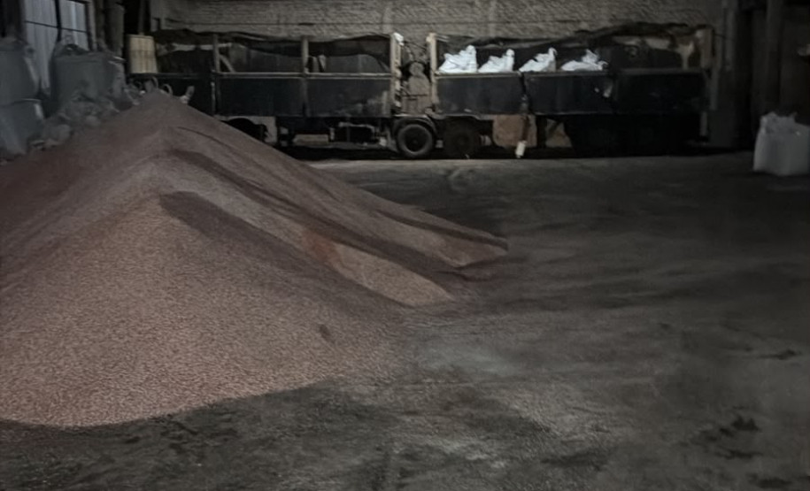 PCPR prende 7 pessoas e apreende maquinário para adulteração de fertilizantes em Ponta Grossa