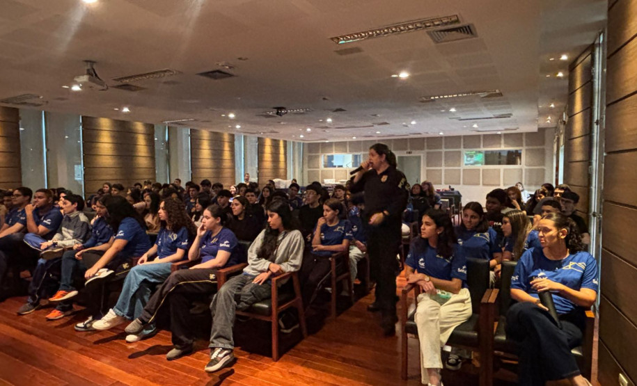 PCPR promove palestras sobre prevenção às drogas e conscientiza cerca de 400 jovens em Maringá