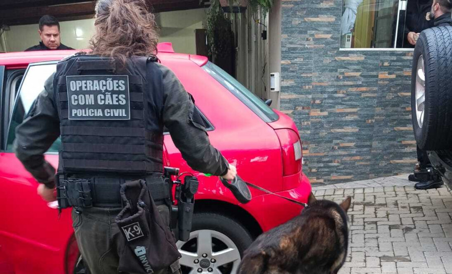 PCPR prende casal e apreende armas, munições e equipamentos durante operação em Curitiba