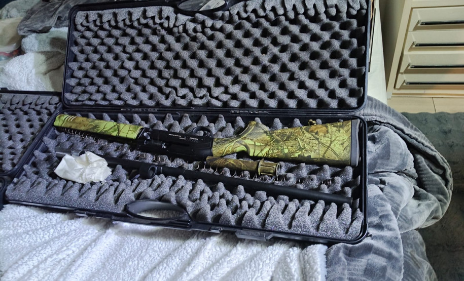 PCPR prende casal e apreende armas, munições e equipamentos durante operação em Curitiba