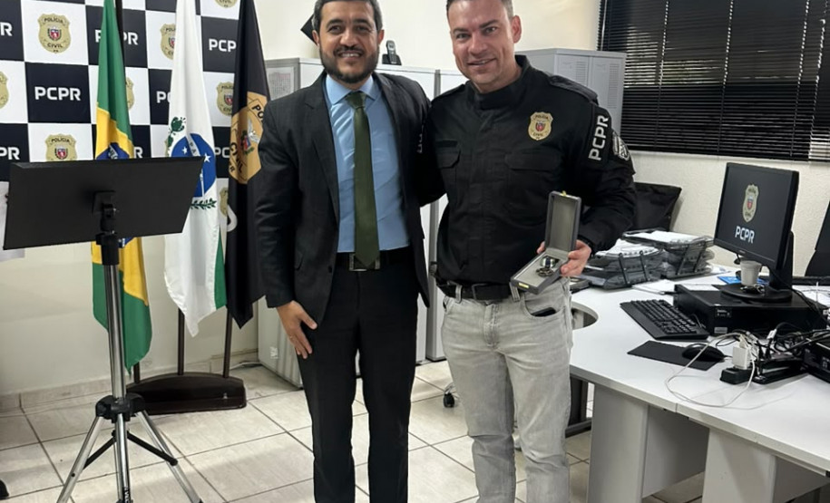 PCPR homenageia policiais civis por 10 e 20 anos de serviço em Ponta Grossa