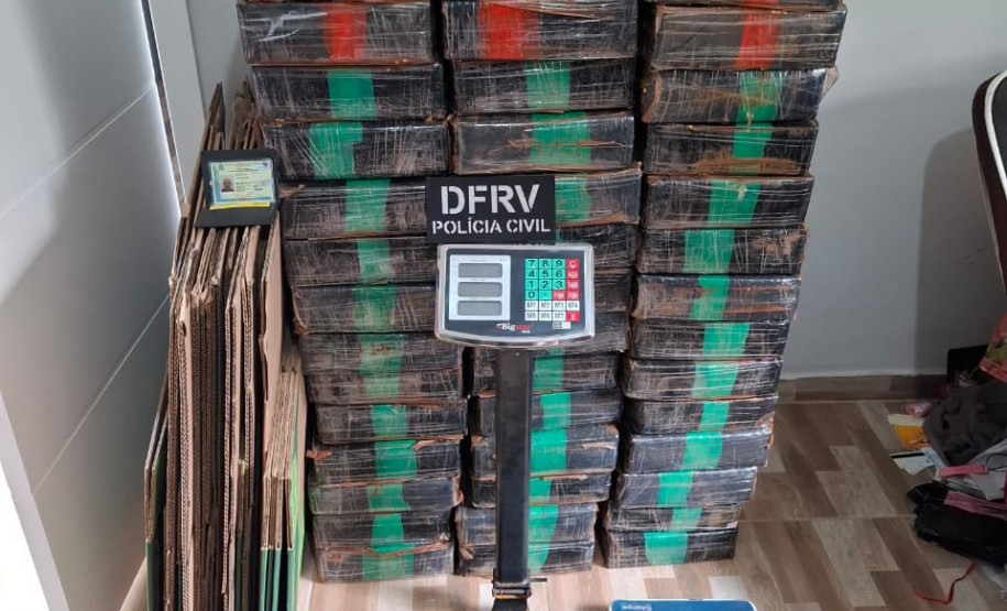 PCPR prende homem e apreende mais de meia tonelada de maconha armazenada em residência de Curitiba