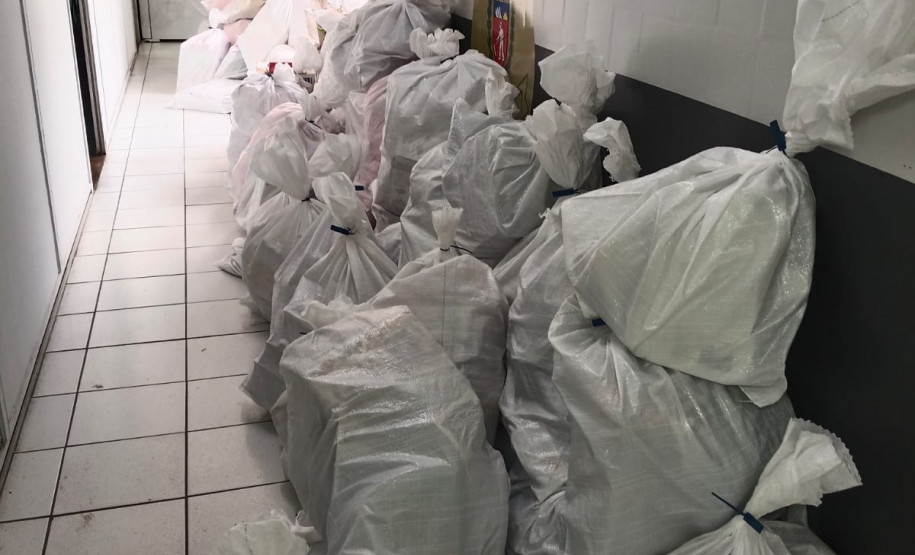 Ação conjunta prende dois empresários e apreende produtos impróprios para o consumo em Curitiba