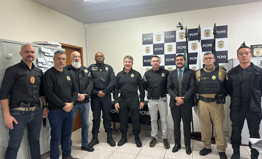 PCPR homenageia policiais civis por 10 e 20 anos de serviço em Ponta Grossa