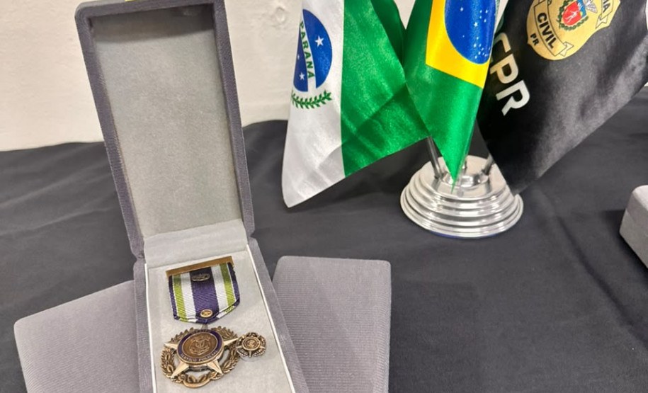 PCPR homenageia policiais civis por 10 e 20 anos de serviço em Ponta Grossa