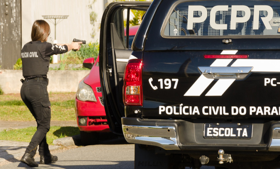 PCPR divulga foto de foragido por furtos e receptação de veículos em Matinhos
