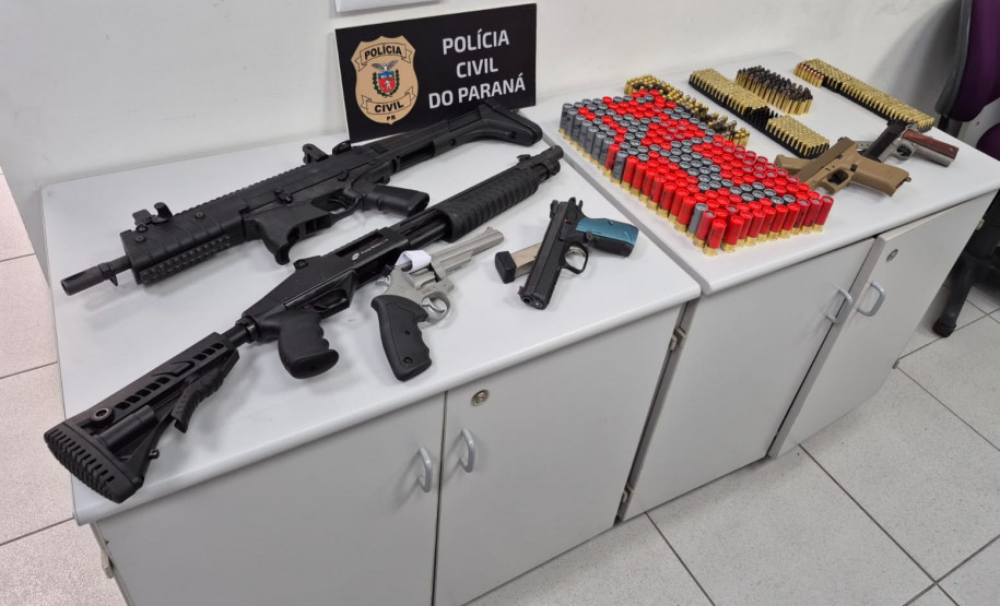 PCPR apreende seis armas de fogo e mais de 750 munições durante investigação de violência doméstica em Curitiba