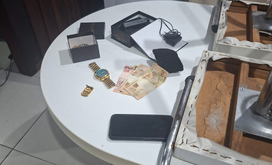 PCPR e PCSC prendem três pessoas investigadas por roubo a joalheria em Santa Catarina