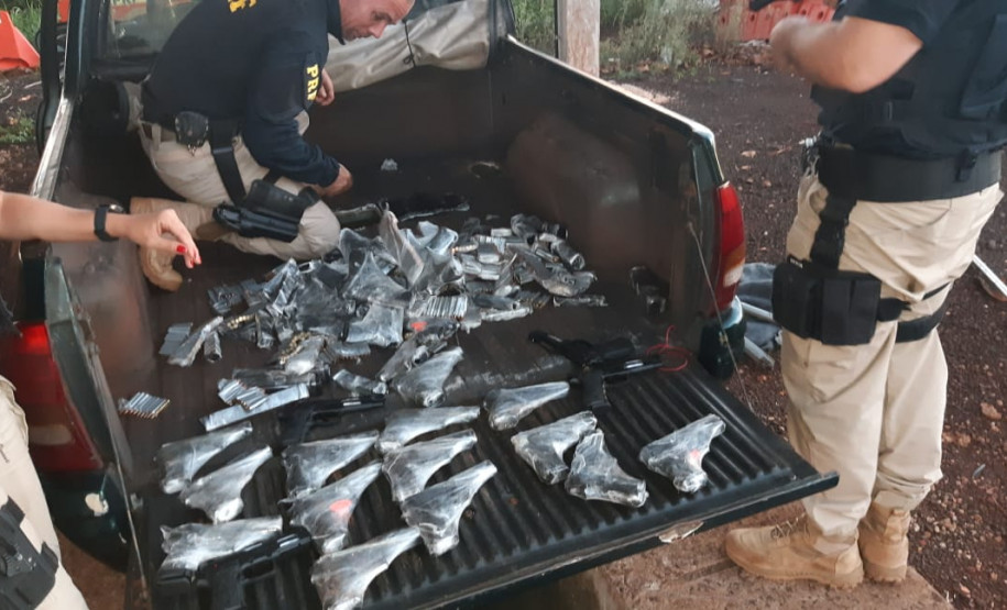 PCPR e PRF apreendem arsenal em Santa Terezinha do Itaipu