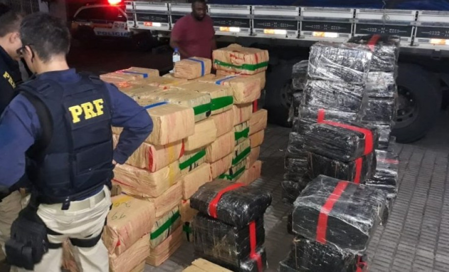 PCPR e PRF apreendem quase três toneladas de maconha em Minas Gerais