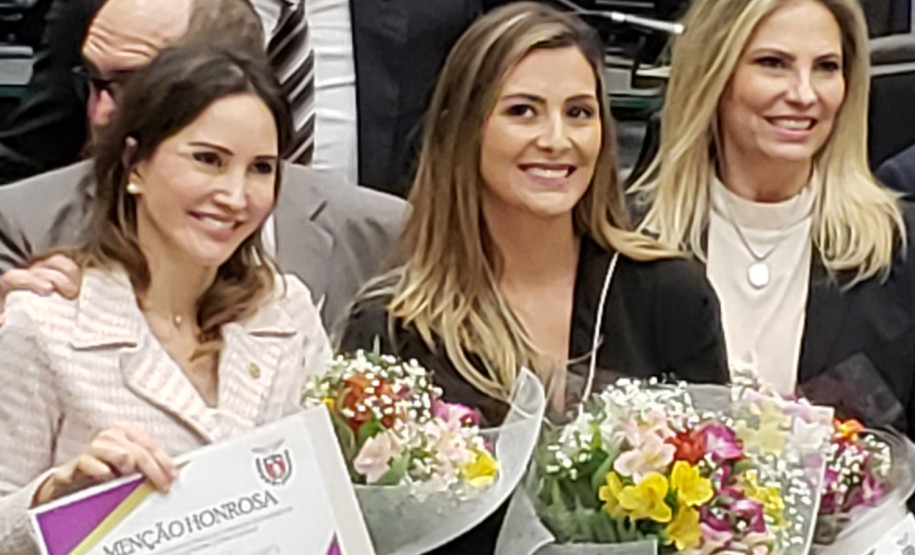Delegada da PCPR recebe homenagem na Assembleia Legislativa