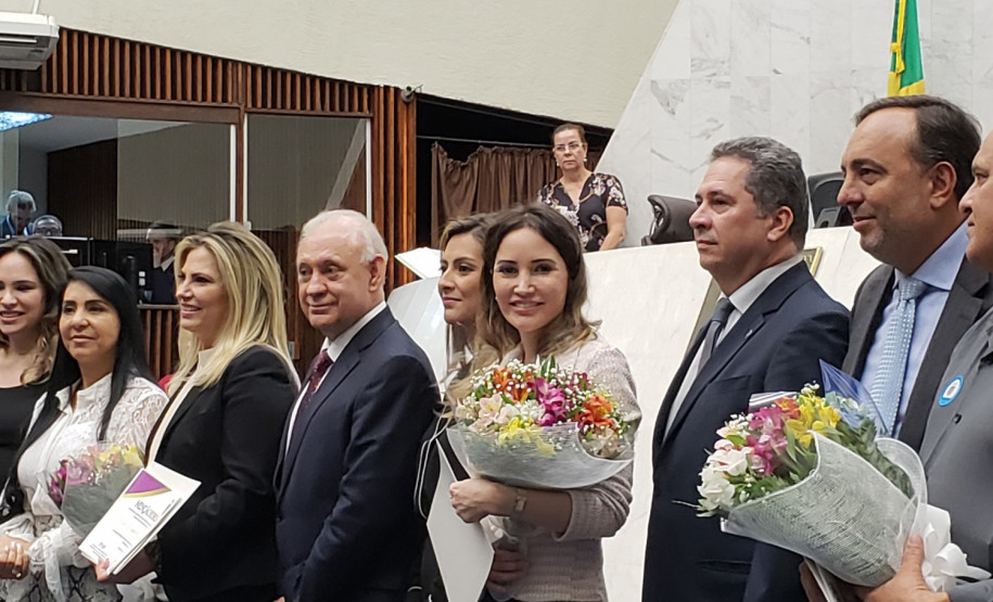 Delegada da PCPR recebe homenagem na Assembleia Legislativa