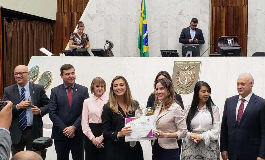 Delegada da PCPR recebe homenagem na Assembleia Legislativa