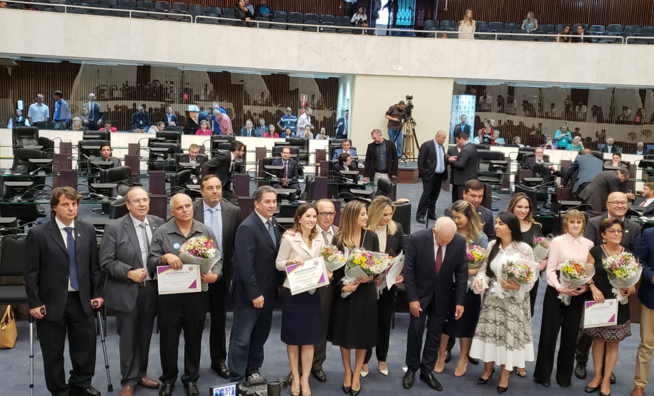 Delegada da PCPR recebe homenagem na Assembleia Legislativa