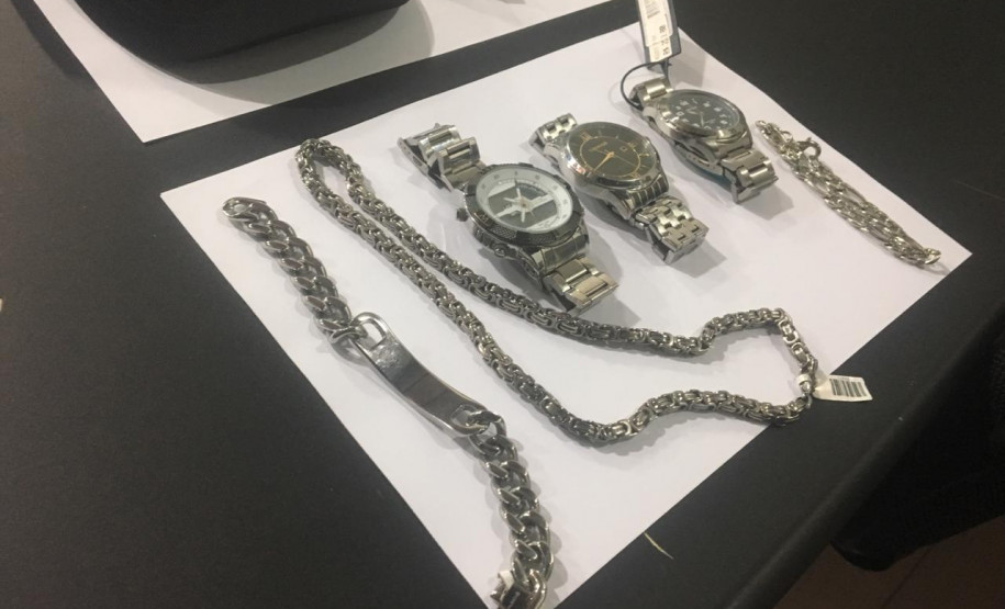 PCPR prende três suspeitos de participação em roubo a joalheria de shopping