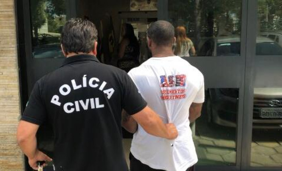 PCPR prende falso médico que prescrevia e vendia anabolizantes em Curitiba