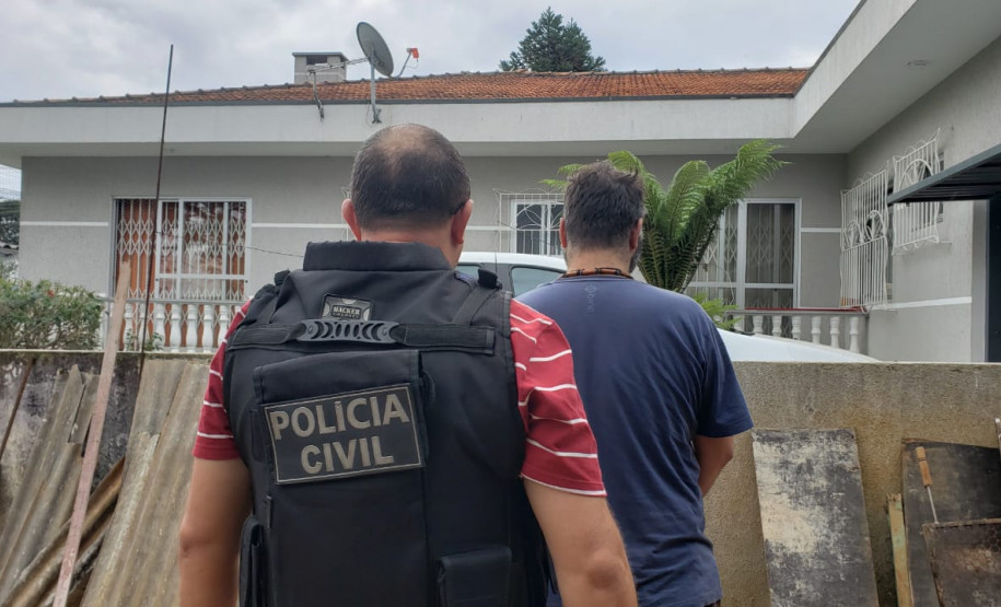 PCPR prende suspeito de tráfico de drogas e apreende pés de maconha e pontos de LSD em Ponta Grossa