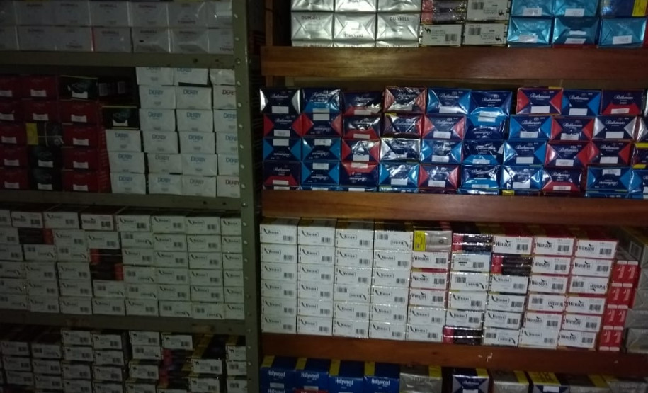 PCPR prende dois em flagrante e apreende cigarros avaliados em R$150 mil em Curitiba