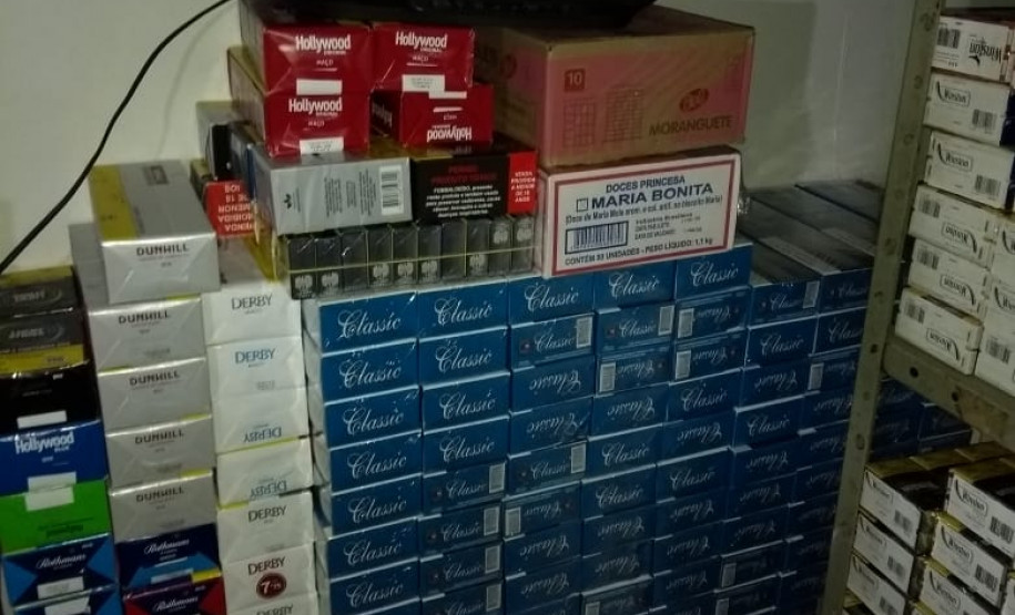 PCPR prende dois em flagrante e apreende cigarros avaliados em R$150 mil em Curitiba