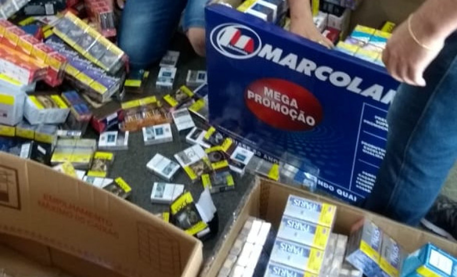 PCPR prende dois em flagrante e apreende cigarros avaliados em R$150 mil em Curitiba