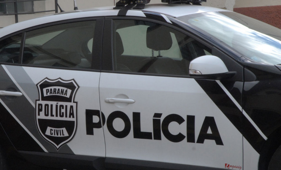 Além da diminuição do número de “vazadas” – ação em que os criminosos derramam a carga dos caminhões para furto – os assaltos aos caminhoneiros caíram 54%. A queda é resultado de ações conjuntas da Polícia Civil do Paraná (PCPR) com demais forças de segurança, em parceria com os Portos do Paraná e empresas portuárias.