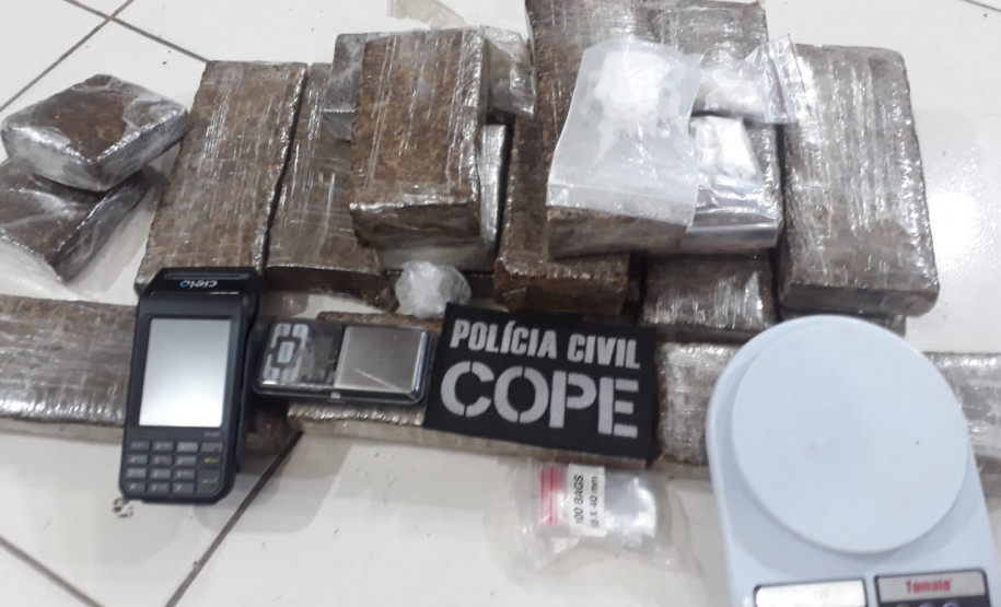 PCPR prende suspeitos de tráfico de drogas em chácara de Mandirituba PCPR prende suspeitos de tráfico de drogas em chácara de Mandirituba