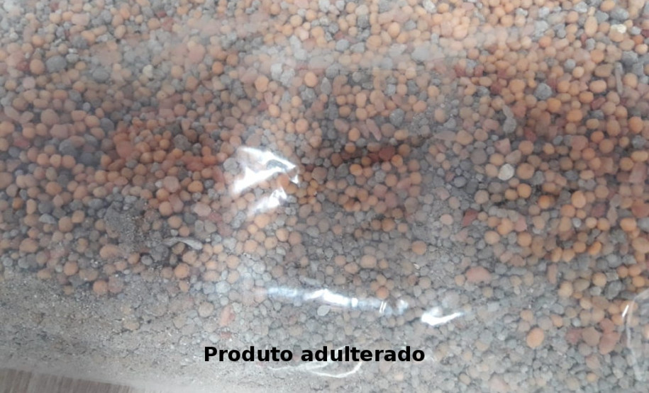 PCPR recupera carga de fertilizante e prende caminhoneiro por adulteração de produto e furto qualificado PCPR recupera carga de fertilizante e prende caminhoneiro por adulteração de produto e furto qualificado