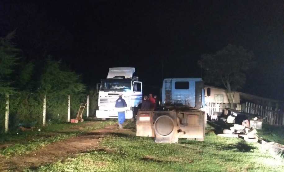 PCPR recupera carretas roubadas em propriedade de membro de quadrilha de roubo a carga da RMC PCPR recupera carretas roubadas em propriedade de membro de quadrilha de roubo a carga da RMC