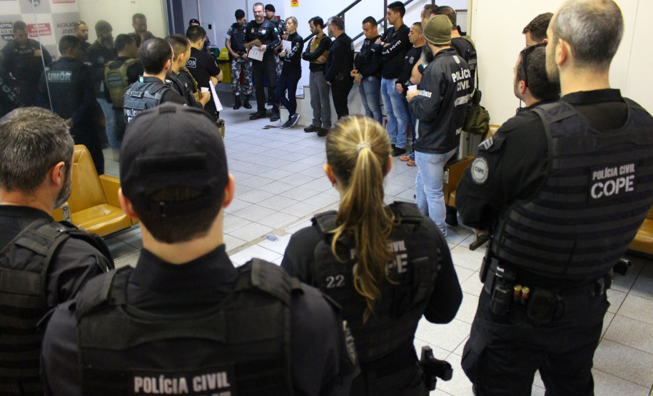 Operação Lei e Ordem: PCPR cumpre mandados judiciais contra policiais militares envolvidos em crimes de homicídio na Capital Operação Lei e Ordem: PCPR cumpre mandados judiciais contra policiais militares envolvidos em crimes de homicídio na Capital