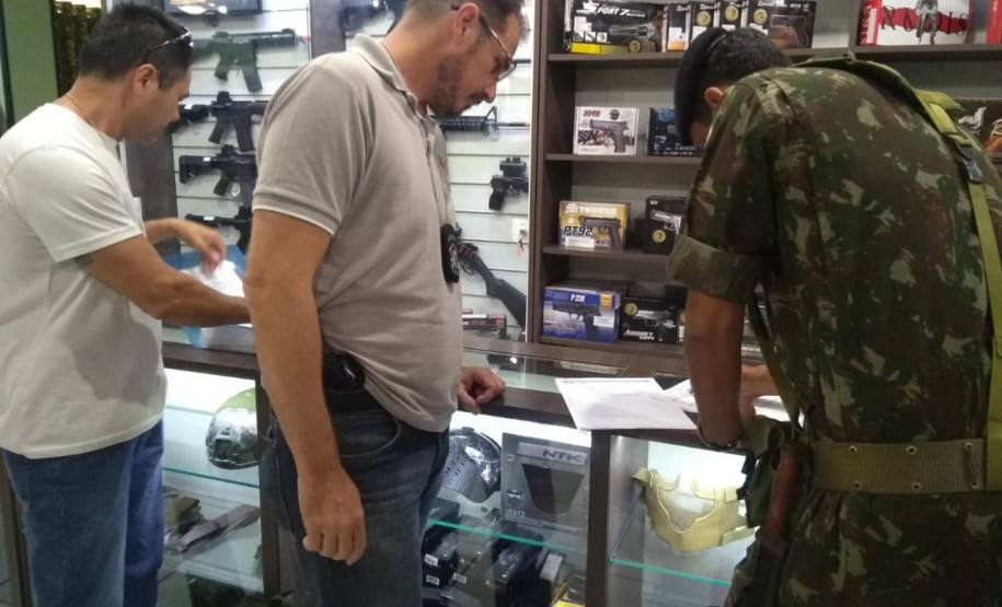PCPR fiscaliza comércios de armas de fogo e munições em Curitiba