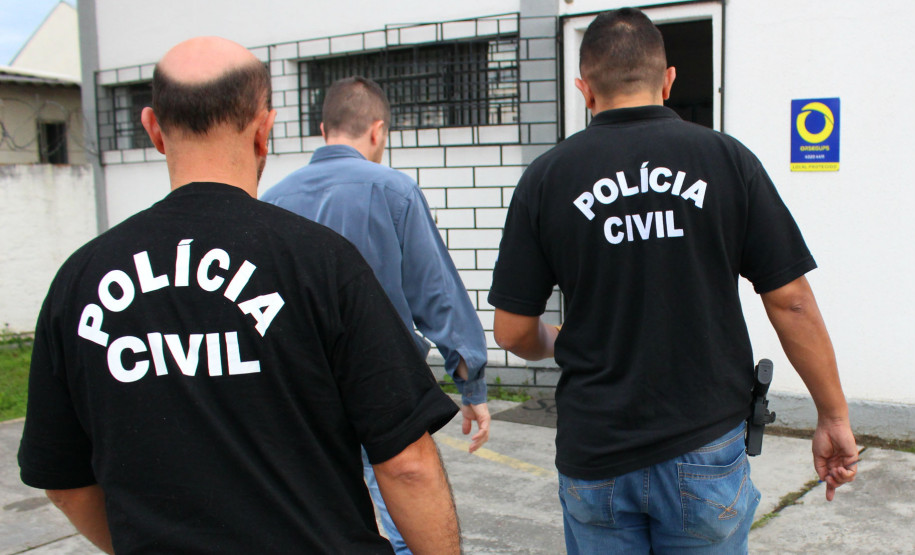 Paper Falsum: PCPR cumpre mandados contra associação criminosa suspeita de lesar empresas em mais de R$ 2 milhões Paper Falsum: PCPR cumpre mandados contra associação criminosa suspeita de lesar empresas em mais de R$ 2 milhões