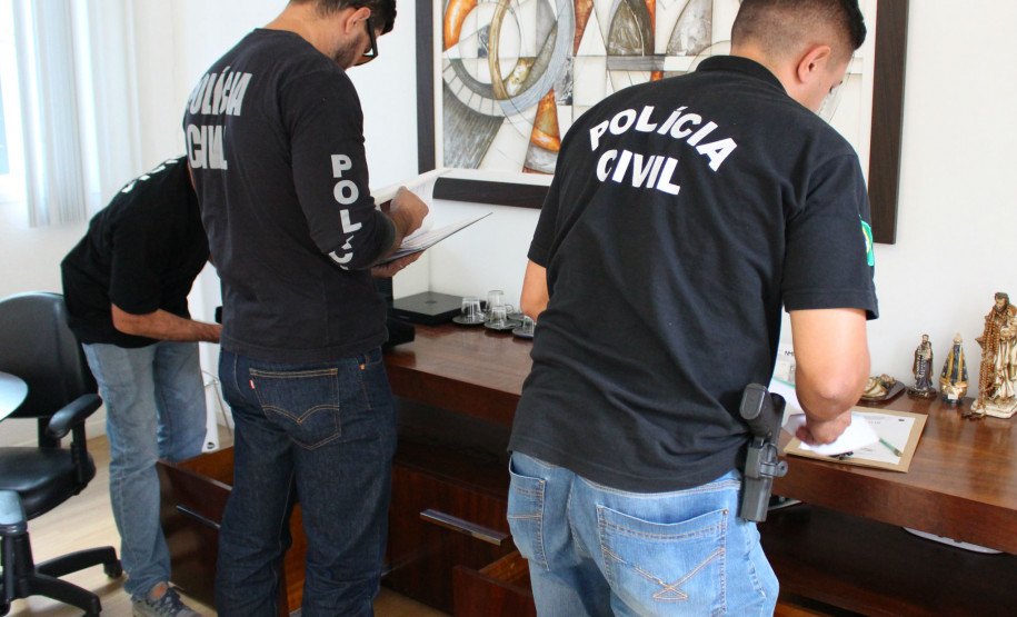 Paper Falsum: PCPR cumpre mandados contra associação criminosa suspeita de lesar empresas em mais de R$ 2 milhões Paper Falsum: PCPR cumpre mandados contra associação criminosa suspeita de lesar empresas em mais de R$ 2 milhões