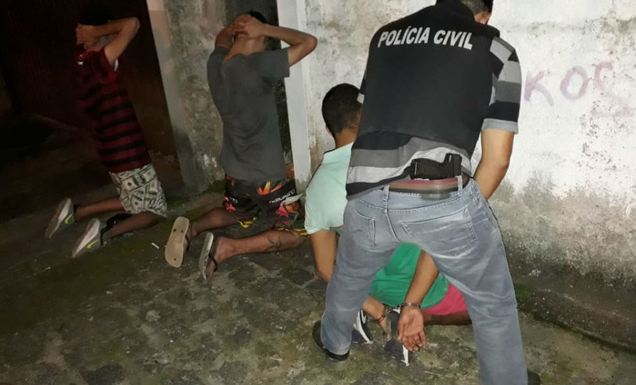 PCPR deflagra “Operação Têmis” e prende seis pessoas em Paranaguá PCPR deflagra “Operação Têmis” e prende seis pessoas em Paranaguá