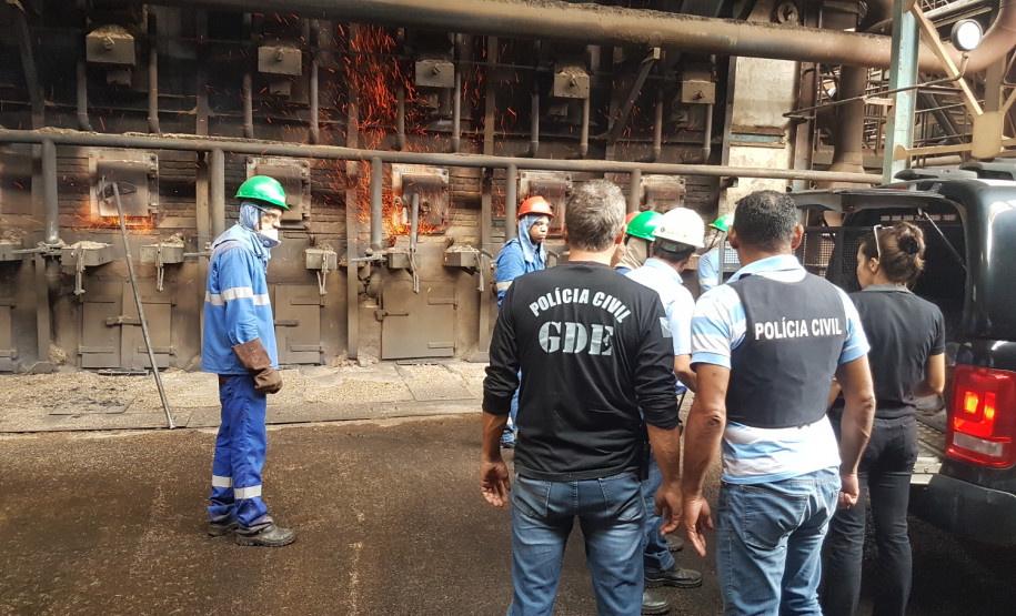 PCPR incinera 30 quilos de drogas diversas em Jacarezinho PCPR incinera 30 quilos de drogas diversas em Jacarezinho