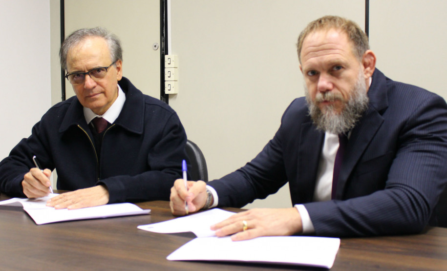 PCPR e Universidade Positivo firmam convênio para ampliar serviço psicológico a policiais PCPR e Universidade Positivo firmam convênio para ampliar serviço psicológico a policiais